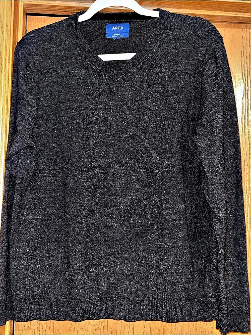 APT.9 Slim Fit V- neck Sweater in Black/Gray size large